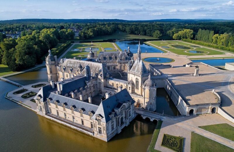 Paris: Private Tour of Domaine De Chantilly Ticket&Transfer - Exploring the Grandes Écuries and Horse Museum