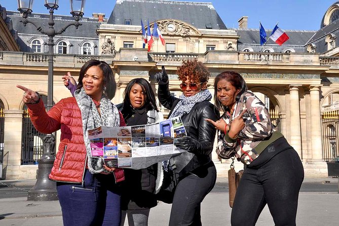 Paris Private Walking Tour With a Personal Photographer - Up to 150 Captivating Photos