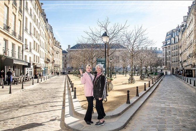 Paris Private Walking Tour With a Personal Photographer - Iconic and Hidden Parisian Spots