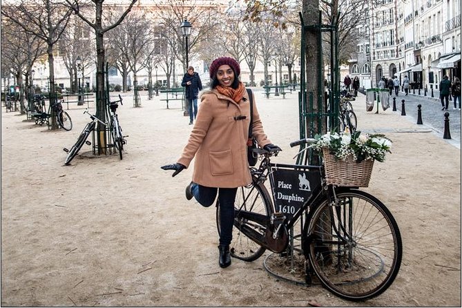 Paris Private Walking Tour With a Personal Photographer - Daily Availability and Meeting Point