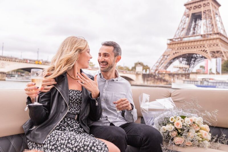 Paris Proposal / Private River Cruise + Photographer 1h - Experience Highlights