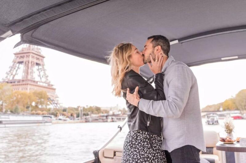 Paris Proposal / Private River Cruise + Photographer 1h - Privatization of a Boat