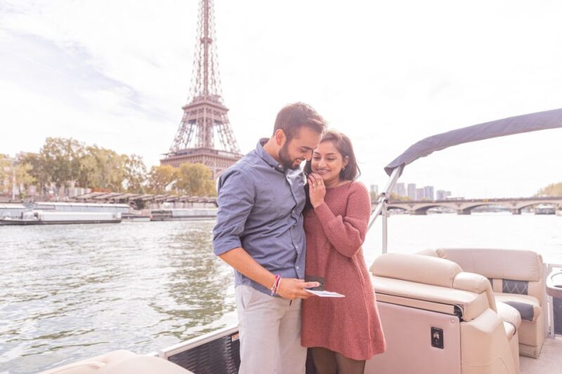 Paris Proposal / Private River Cruise + Photographer 1h - Parisian Landmarks