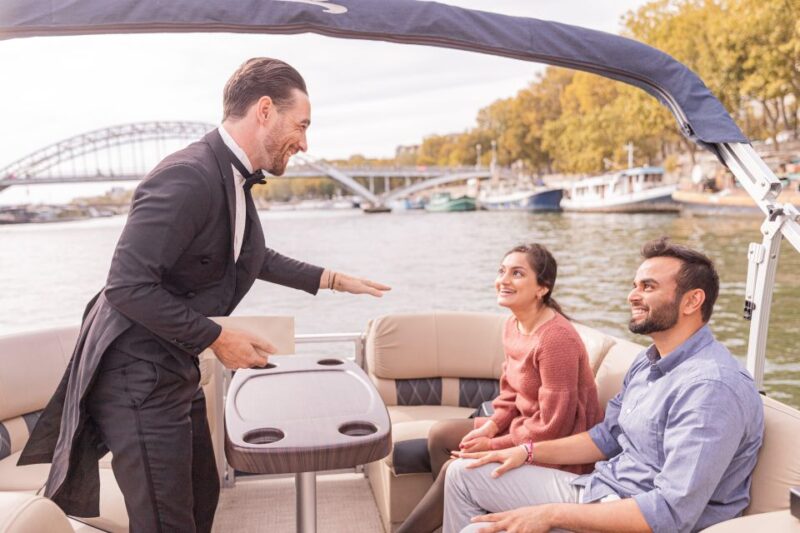 Paris Proposal / Private River Cruise + Photographer 1h - Flower Arrangements