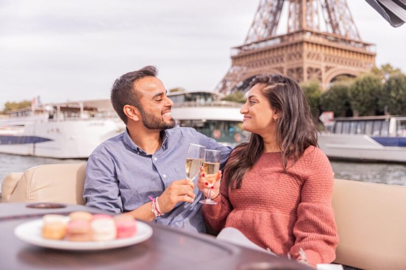 Paris Proposal / Private River Cruise + Photographer 1h - Photoshoot Session