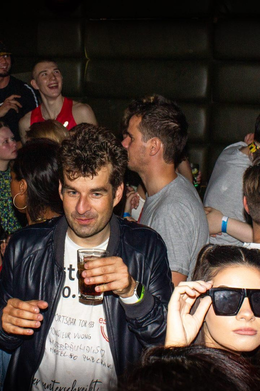 Paris: Pub Crawl With Shots and Nightclub Entry - Itinerary and Inclusions
