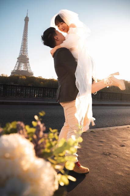 Paris: Quick Private Photography Session Near Eiffel Tower - What to Expect During the Session