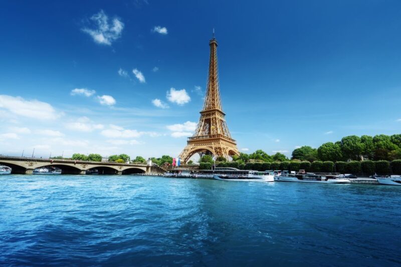 Paris: Romantic Cruise With 3-Course Dinner on Seine River - About the Boat and Dining