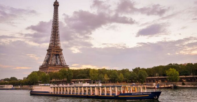 Paris: Romantic Cruise With 3-Course Dinner on Seine River - What to Expect on the Cruise