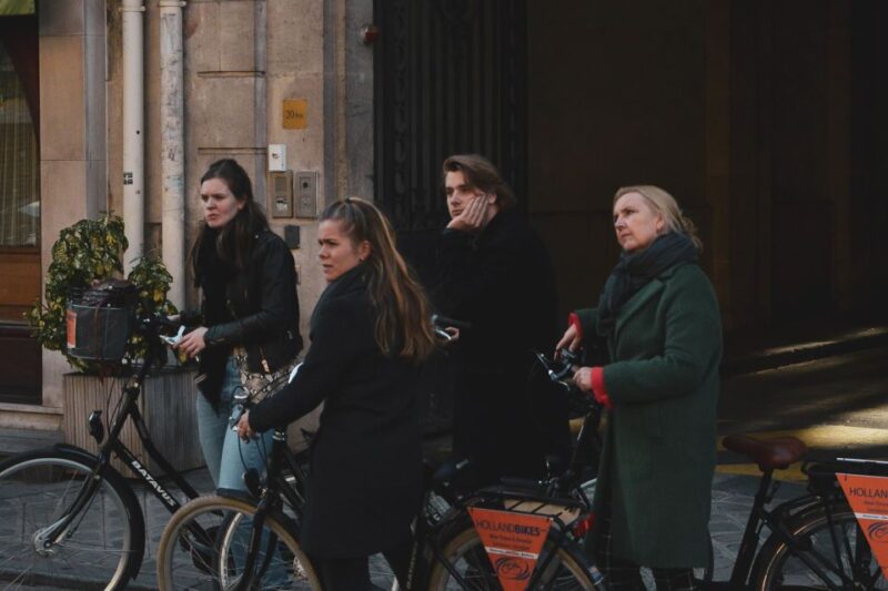 Paris: Secret City Bike Tour Off the Tourist Path - Key Points