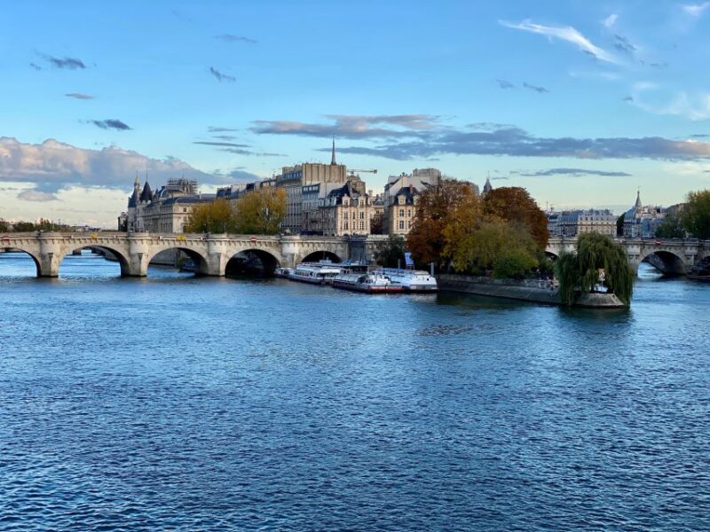 Paris: Seine & Notre-Dame Self-Guided Tour & VR Experience - Tour Practical Information and Meeting Points