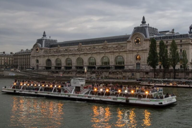 Paris: Seine River Cruise With Hot Chocolate - Explore the Parisian Landmarks