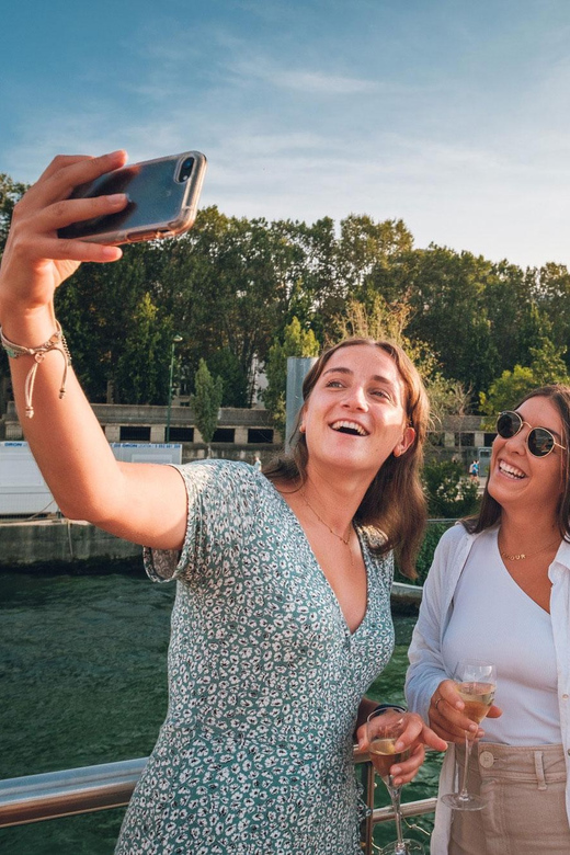 Paris: Seine River Cruise With Live Guide and Champagne - Inclusions