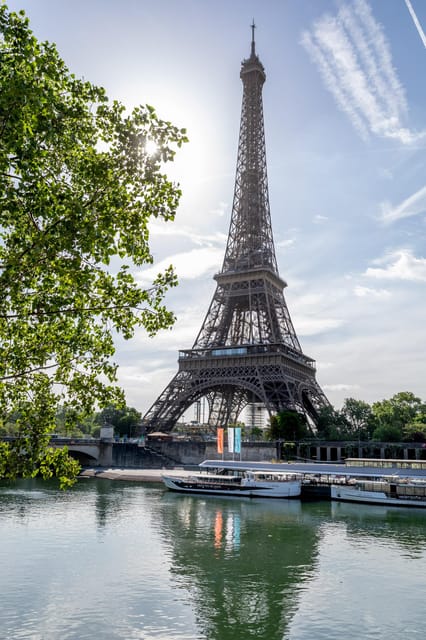 Paris: Seine River Cruise With Live Guide and Champagne - Cruise Frequency