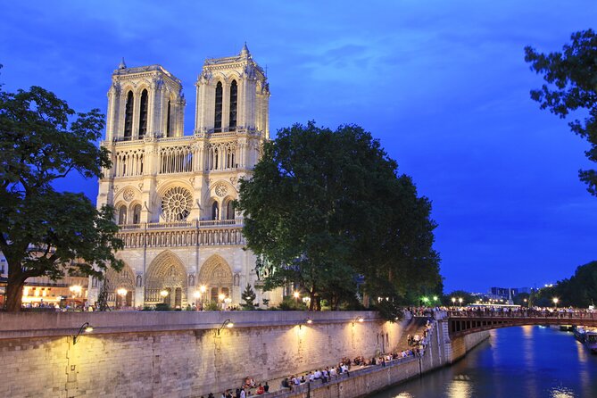 Paris Seine River Dinner Cruise With Champagne and Window Seating - Dress Code and Dietary Accommodations
