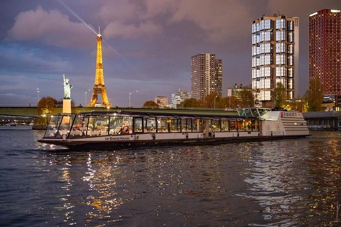 Paris Seine River Dinner Cruise With Champagne and Window Seating - Traveler Feedback on Food Quality