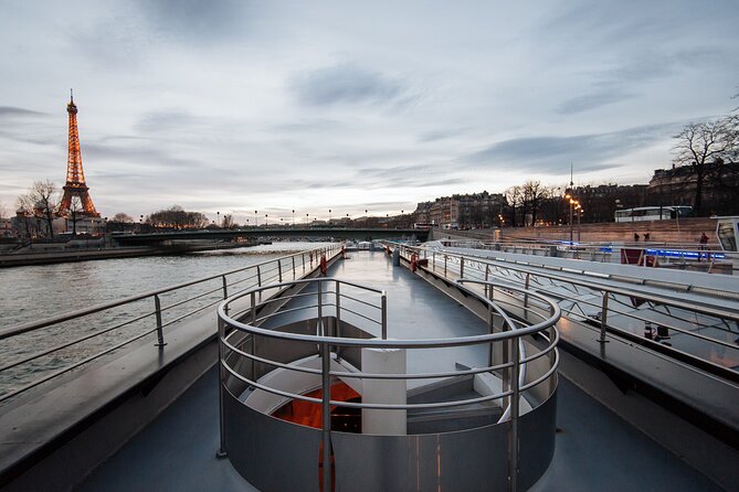 Paris Seine River Dinner Cruise With Live Music by Bateaux Mouches - Live Music and Onboard Ambiance