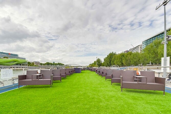 Paris Seine River Dinner Cruise With Rooftop and Live Singer - Shared Plancha Experience