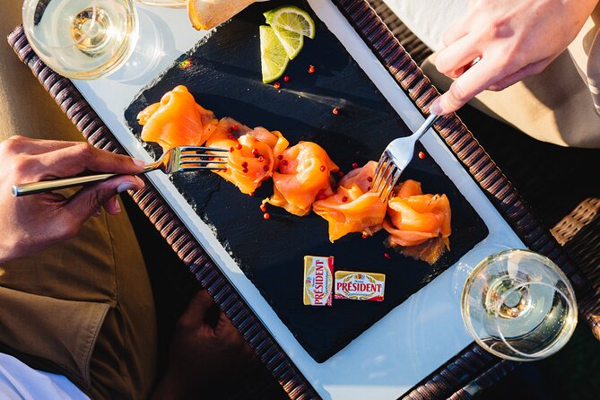 Paris Seine River Dinner Cruise With Rooftop and Live Singer - Convenient Meeting Point