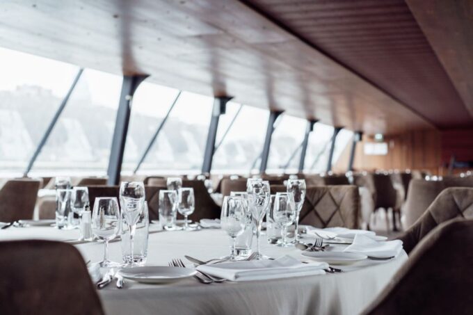 Paris: Sightseeing Cruise on the Seine With 3-Course Lunch - Expert Photography Options