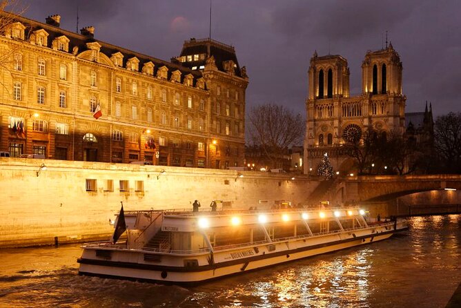 Paris Sightseeing Cruise With Champagne by Bateaux Mouches - Crossing Historic Bridges