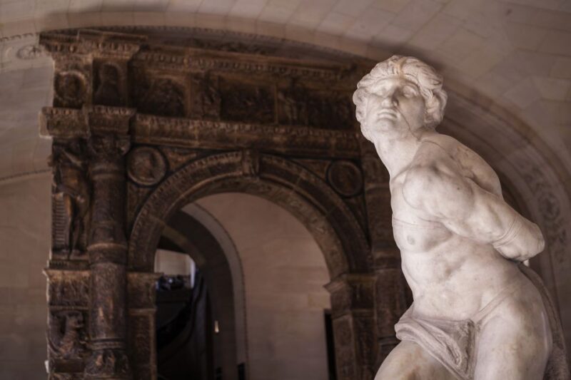 Paris: Skip-The-Line Louvre Highlights Tour With Mona Lisa - Knowledgeable Art Historian