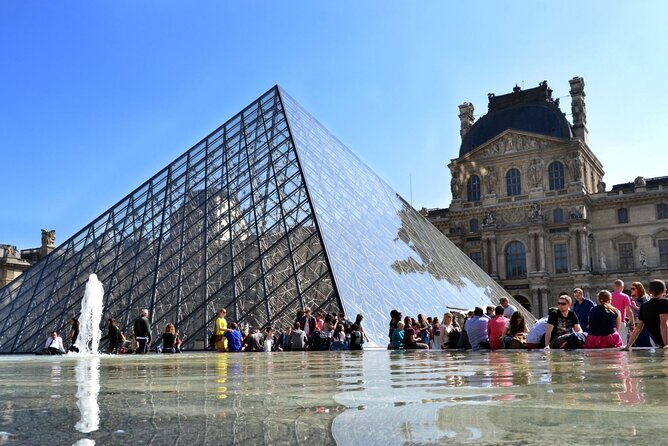 Paris Small Group Tour With River Seine Lunch Cruise From London - Dining and Refreshments