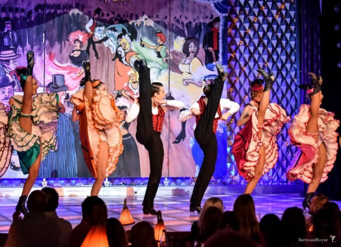 Paris: the New Eve Cabaret Show With Champagne - Highlights of the Show