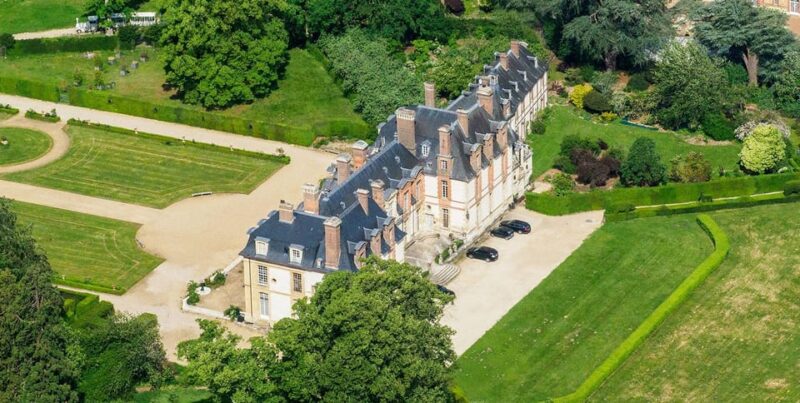 Paris: Thoiry Castle and Safari Park Private Tour - Thoiry Castle Exploration