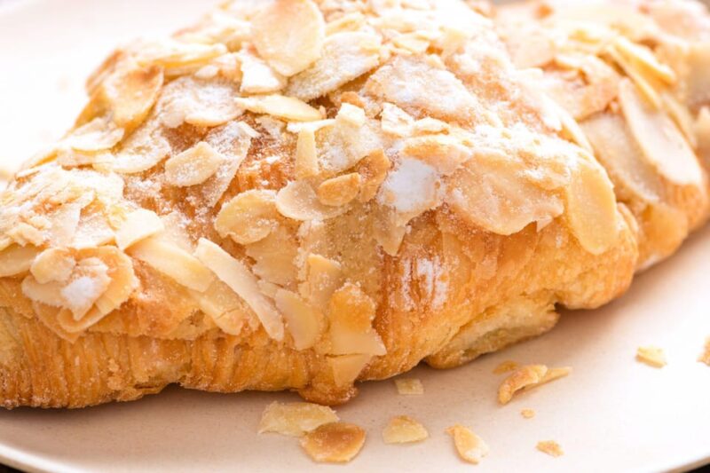 Paris: Traditional Croissant Cooking Class With Local Baker - Inclusive Class Experience