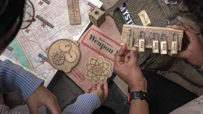 Paris: Treasure Hunt & Walking Tour Marie Curies Secret - Competitive or Relaxed Gameplay