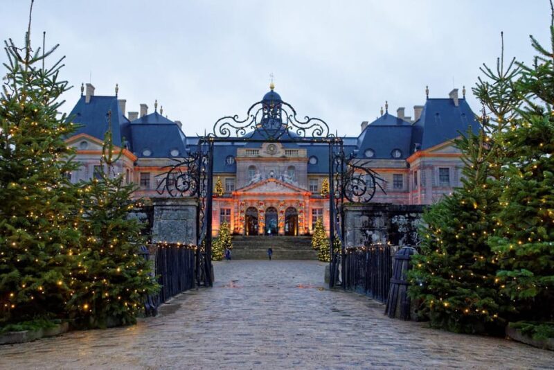 Paris: Vaux-le-Vicomte Private Guided Tour - Discovering the Impressive Architecture