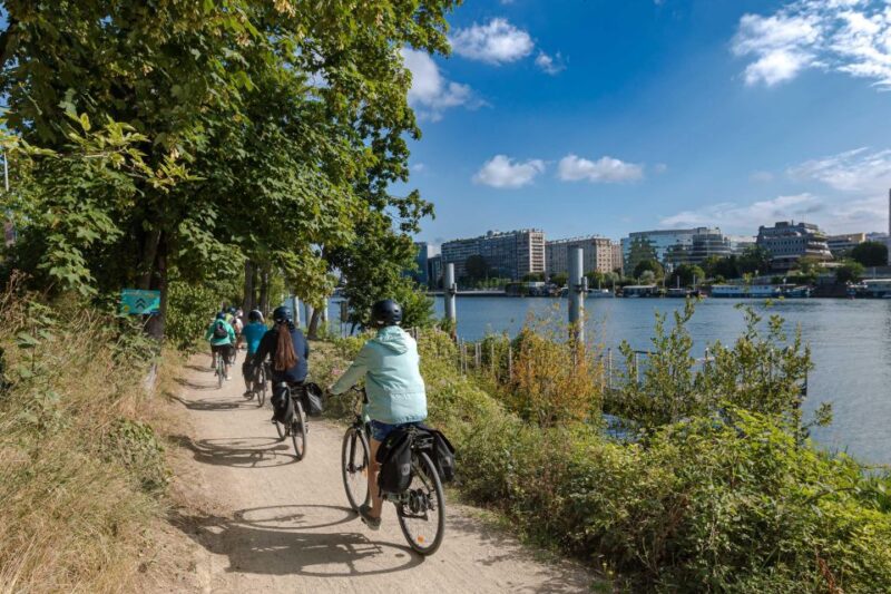 Paris: Versailles Palace & Queen Hamlet E-Bike Tour - Reach the Palace