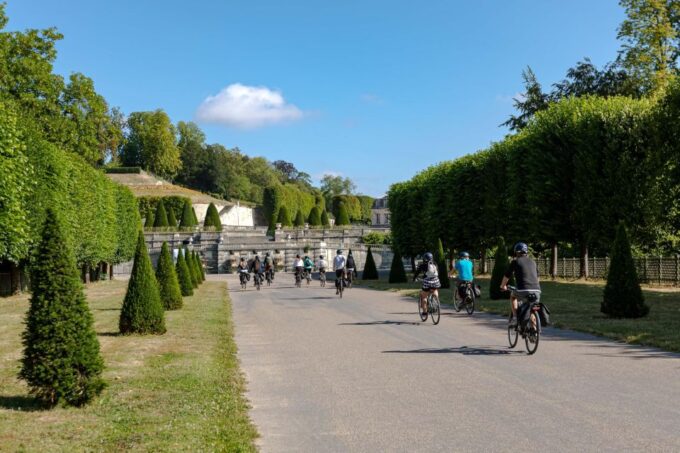 Paris: Versailles Palace & Queen Hamlet E-Bike Tour - Discover the Hamlet