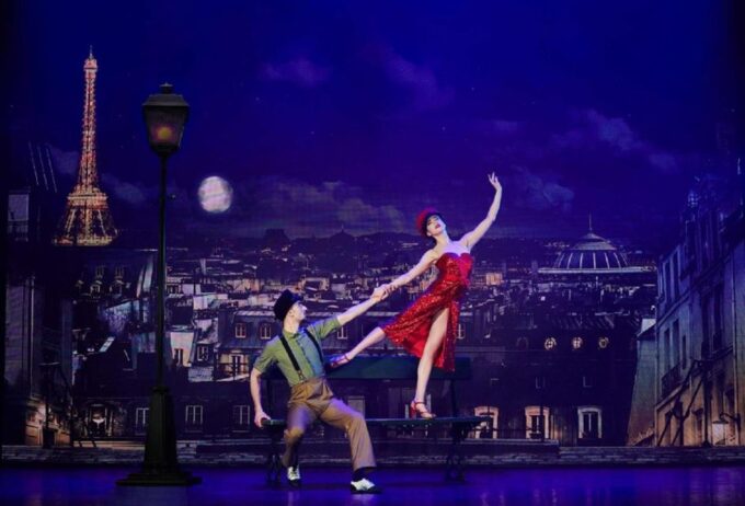 Paris: VIP Dinner and Cabaret Show at Paradis Latin - Dress Code