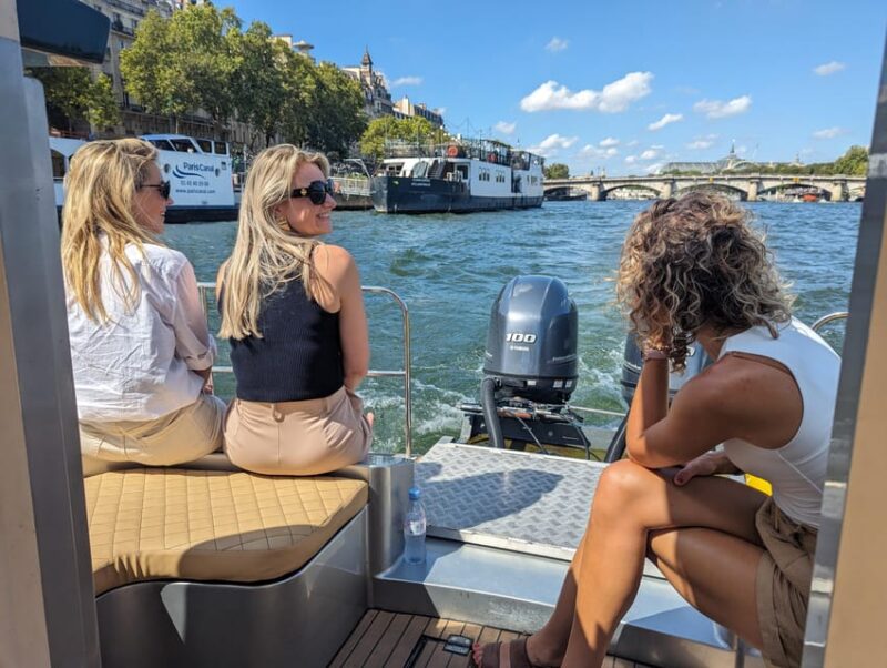 Paris: VIP Private Cruise on the Seine With Champagne and Macaroons - Itinerary and Main Sites