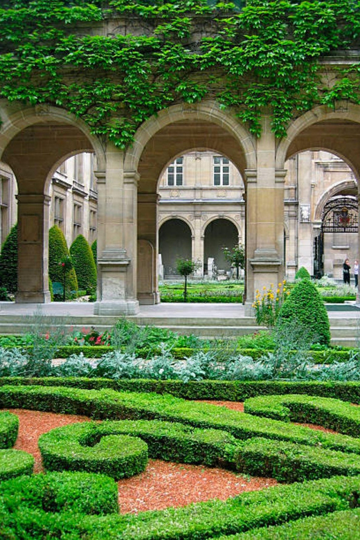 Paris: Walking Guided Tour of Highlights in Le Marais - Tour Features