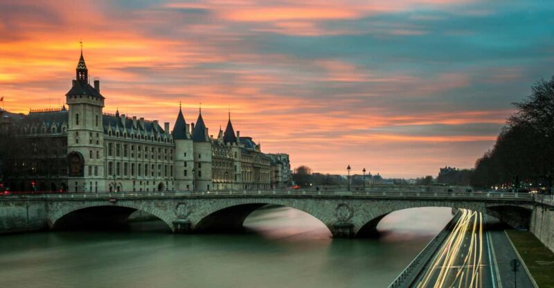 Parisian Wonders: From Notre Dame Cathedral to the Panthéon - Shakespeare & Companys Literary Charm
