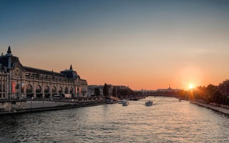 Paris:Private 2-Hour Customizable City Tour With Local Guide - Key Points
