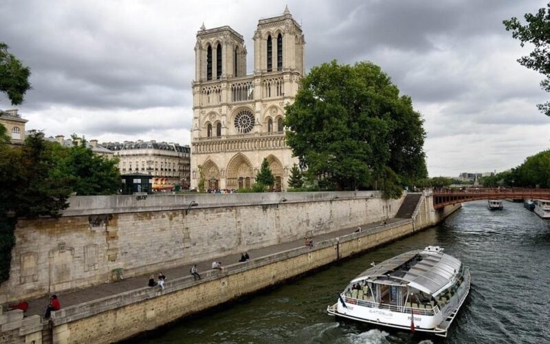 Paris:Private 2-Hour Customizable City Tour With Local Guide - Itinerary Highlights