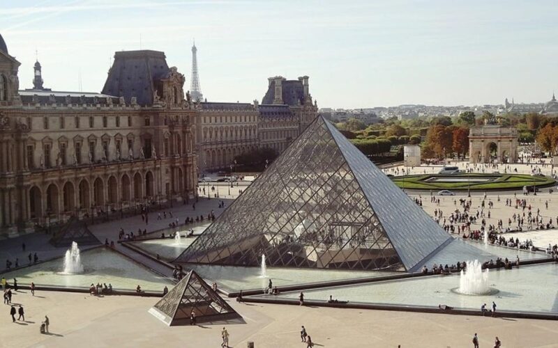 Paris:Private 2-Hour Customizable City Tour With Local Guide - Tour Experience