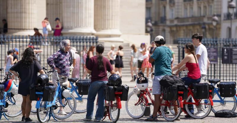 Pariss Left Bank (2h) : E-Solex Bike Guided Small Tour - Bastille Square