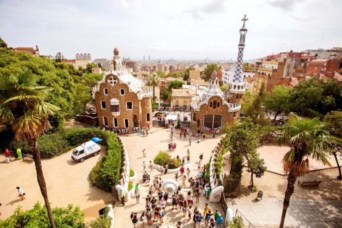 Park Güell: Guided Tour With Optional Gaudí Experience Entry - Guided Experience and Tour Details