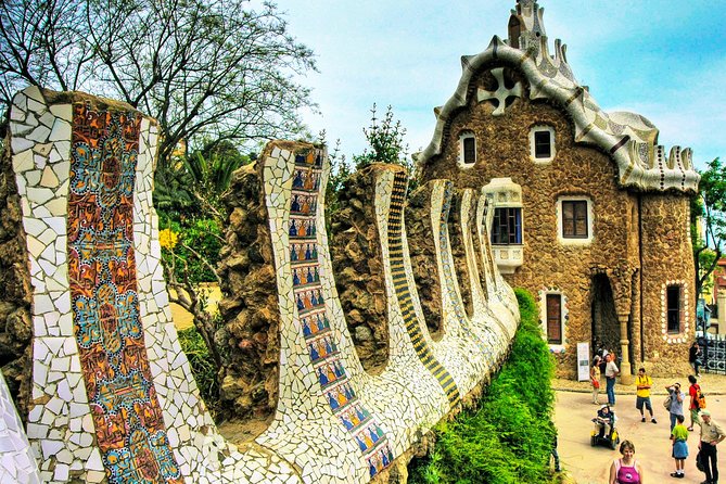 Park Guell & Sagrada Familia Private Tour With Hotel Pick-Up - Discovering the Gothic Quarter