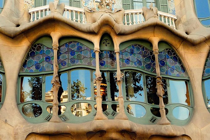 Park Guell & Sagrada Familia Private Tour With Hotel Pick-Up - Private Transportation and Pickup
