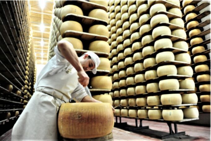 Parma: Parmigiano Production and Parma Ham Tour & Tasting - Tasting of Local Specialties