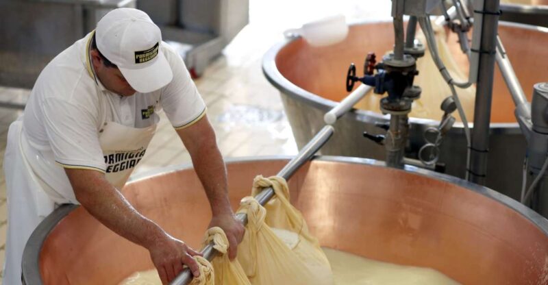 Parma: Parmigiano-Reggiano Cheese Tour - Cheese Factory Tour