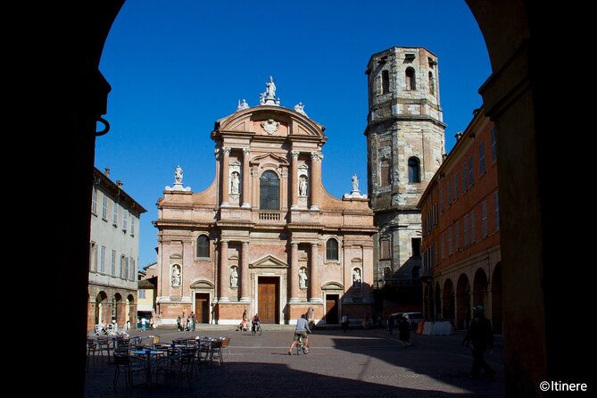 Parmigiano Reggiano of the Red Cows Tour With Lunch - Guided Tour of Reggio Emilias Historic Center