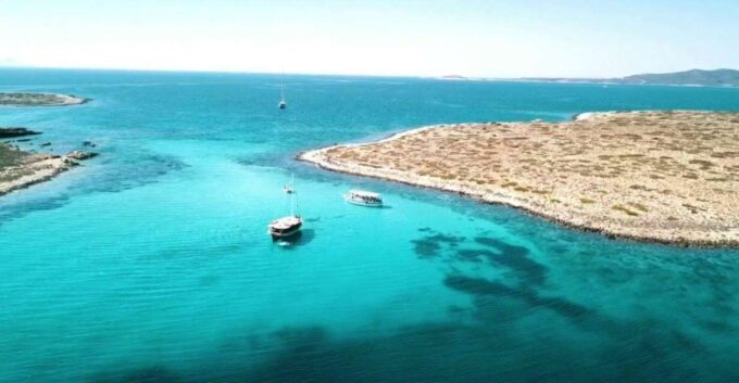 Paros: Private Boat Trip to Antiparos & Despotiko - Discovering the Natural Beauty
