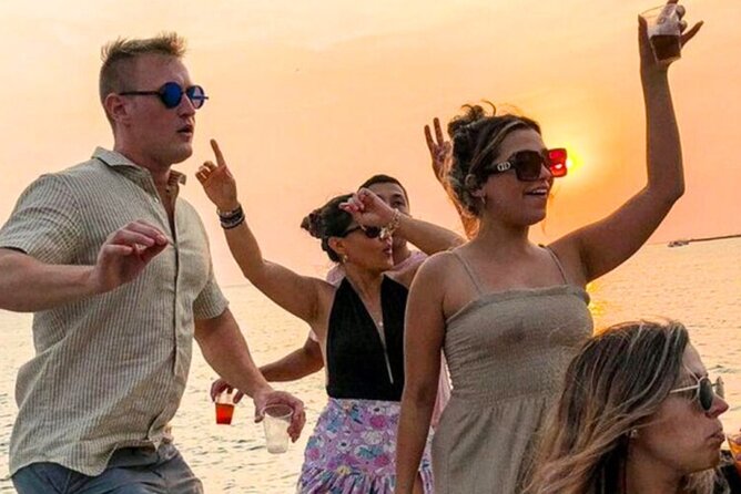 Party Boat in Cartagena Bay With Nightclub Ticket - Key Inclusions and Activities